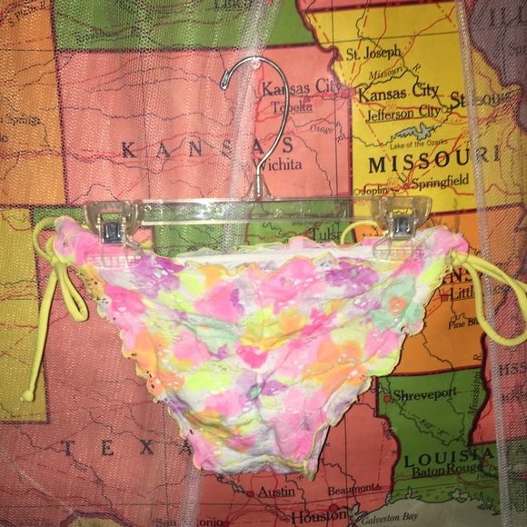 Adorable 2-Piece Victoria’s Secret Bathing Suit - Picture 5 of 7